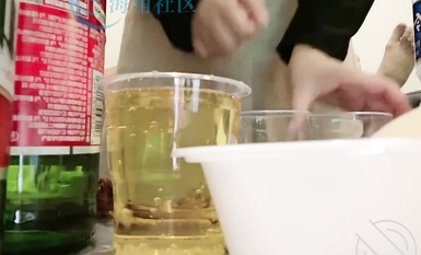 海角社區變態女教師萍姐與兒子亂倫  教師母親飢渴難耐兒子不從，只能酒後下葯強奸