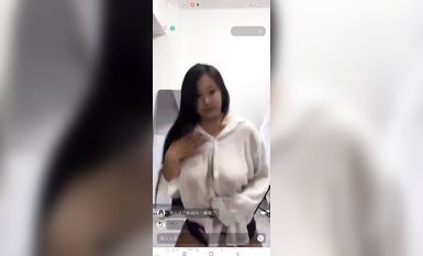 最新《瘋狂抖音》外篇之《抖音擦邊2》顏值主播各顯神通 閃現走光 刷邊尿尿熱舞 扣逼漏奶 (92)