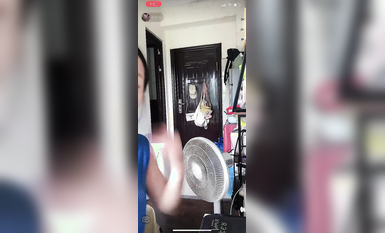 最新《瘋狂抖音》外篇之《抖音擦邊2》顏值主播各顯神通 閃現走光 刷邊尿尿熱舞 扣逼漏奶 (46)