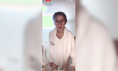 最新《瘋狂抖音》外篇之《抖音擦邊2》顏值主播各顯神通 閃現走光 刷邊尿尿熱舞 扣逼漏奶 (184)