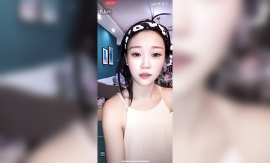 最新《瘋狂抖音》外篇之《抖音擦邊2》顏值主播各顯神通 閃現走光 刷邊尿尿熱舞 扣逼漏奶 (34)