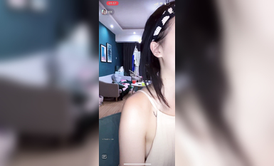 最新《瘋狂抖音》外篇之《抖音擦邊2》顏值主播各顯神通 閃現走光 刷邊尿尿熱舞 扣逼漏奶 (34)