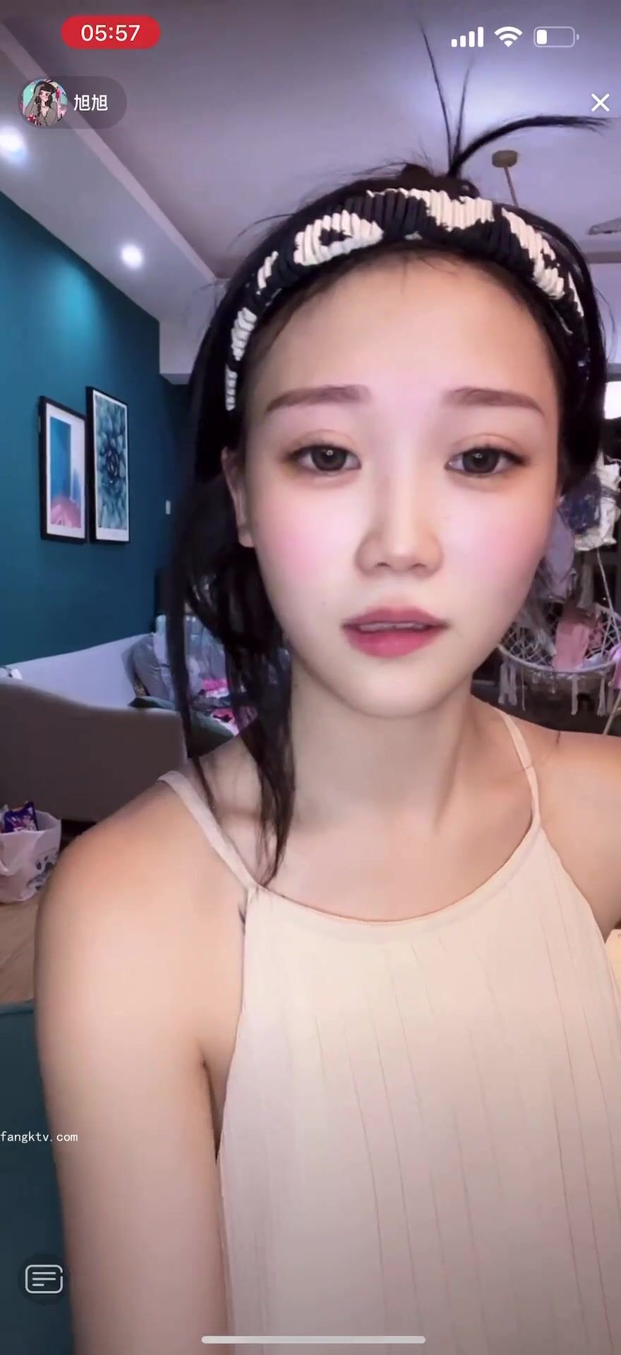 最新《瘋狂抖音》外篇之《抖音擦邊2》顏值主播各顯神通 閃現走光 刷邊尿尿熱舞 扣逼漏奶 (34)