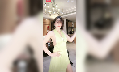 最新《瘋狂抖音》外篇之《抖音擦邊2》顏值主播各顯神通 閃現走光 刷邊尿尿熱舞 扣逼漏奶 (80)