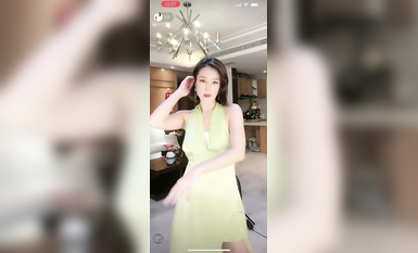 最新《瘋狂抖音》外篇之《抖音擦邊2》顏值主播各顯神通 閃現走光 刷邊尿尿熱舞 扣逼漏奶 (80)