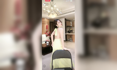 最新《瘋狂抖音》外篇之《抖音擦邊2》顏值主播各顯神通 閃現走光 刷邊尿尿熱舞 扣逼漏奶 (80)