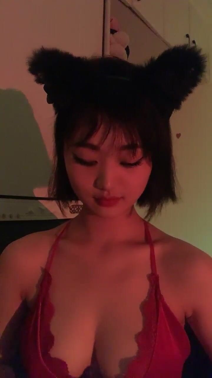 女神！奶子超級大~【聲音超甜】尺度突破！終於漏B了~狂擼~ (3)