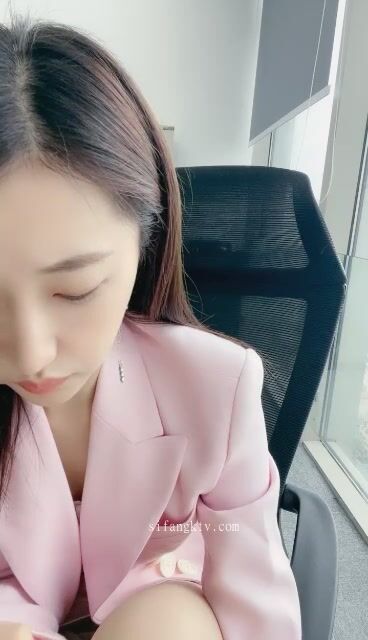 重磅！重慶某集團公司白領~【小兔丫丫】極度反差~刺激！~ (8)