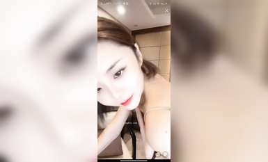 最新《瘋狂抖音》外篇之《抖音擦邊4》顏值主播各顯神通 閃現走光 刷邊瘋狂作死 扣逼漏奶 (283)