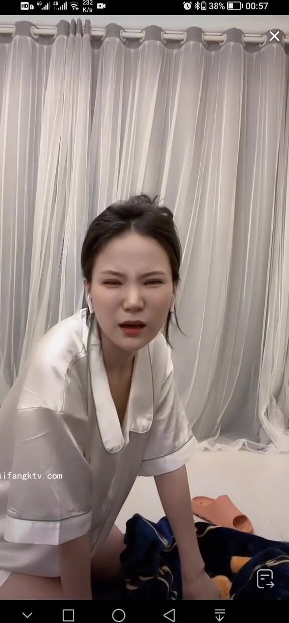 最新《瘋狂抖音》外篇之《抖音擦邊4》顏值主播各顯神通 閃現走光 刷邊瘋狂作死 扣逼漏奶 (135)