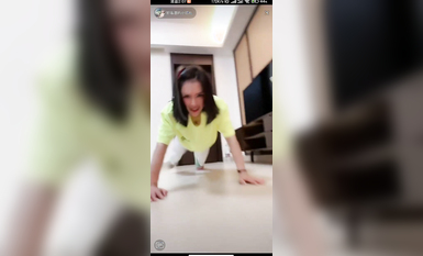 最新《瘋狂抖音》外篇之『三亞美女2』極品三亞外圍美女大秀身材 作死大尺度 摳B揉乳擠奶 (188)