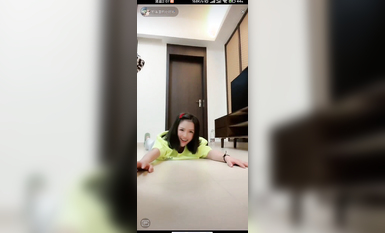 最新《瘋狂抖音》外篇之『三亞美女2』極品三亞外圍美女大秀身材 作死大尺度 摳B揉乳擠奶 (188)