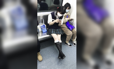 稀缺學姐專場 專業抄底靚麗制服學姐珍藏版 貼著美女屁股抄 有燈光加持畫質特好 超清4K原版9051 (3)