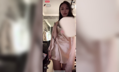 最新《瘋狂抖音》外篇之『三亞美女2』極品三亞外圍美女大秀身材 作死大尺度 摳B揉乳擠奶 (35)