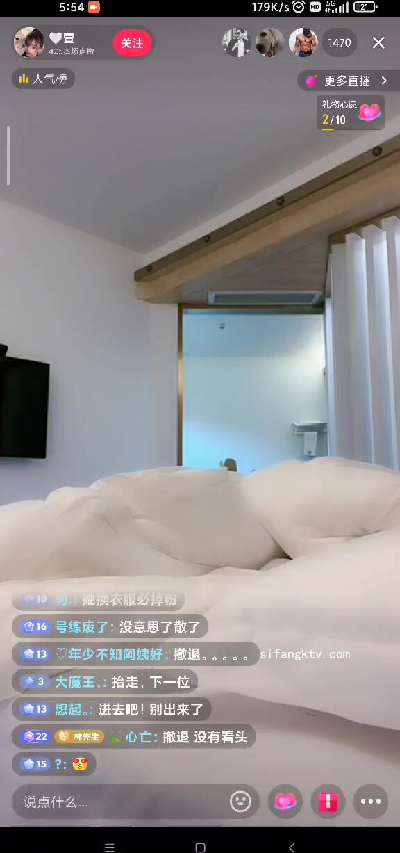 最新《瘋狂抖音》外篇之《抖音擦邊4》顏值主播各顯神通 閃現走光 刷邊瘋狂作死 扣逼漏奶 (34)