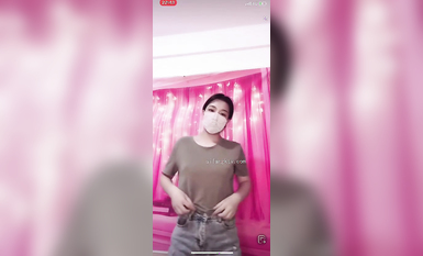 最新《瘋狂抖音》外篇之《抖音擦邊4》顏值主播各顯神通 閃現走光 刷邊瘋狂作死 扣逼漏奶 (158)