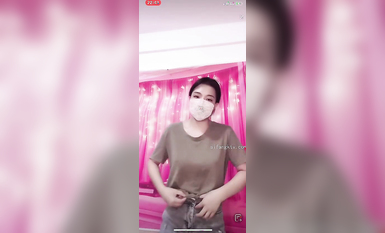 最新《瘋狂抖音》外篇之《抖音擦邊4》顏值主播各顯神通 閃現走光 刷邊瘋狂作死 扣逼漏奶 (158)