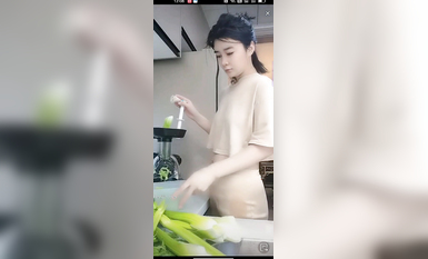 最新《瘋狂抖音》外篇之《抖音擦邊4》顏值主播各顯神通 閃現走光 刷邊瘋狂作死 扣逼漏奶 (305)