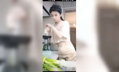 最新《瘋狂抖音》外篇之《抖音擦邊4》顏值主播各顯神通 閃現走光 刷邊瘋狂作死 扣逼漏奶 (305)