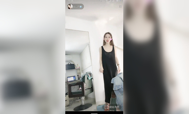 最新《瘋狂抖音》外篇之『三亞美女2』極品三亞外圍美女大秀身材 作死大尺度 摳B揉乳擠奶 (72)