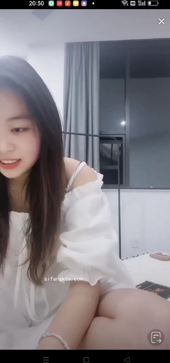 最新《瘋狂抖音》外篇之《抖音擦邊4》顏值主播各顯神通 閃現走光 刷邊瘋狂作死 扣逼漏奶 (293)