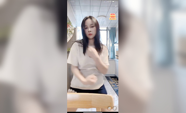 最新《瘋狂抖音》外篇之《抖音擦邊4》顏值主播各顯神通 閃現走光 刷邊瘋狂作死 扣逼漏奶 (170)