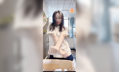 最新《瘋狂抖音》外篇之《抖音擦邊4》顏值主播各顯神通 閃現走光 刷邊瘋狂作死 扣逼漏奶 (170)