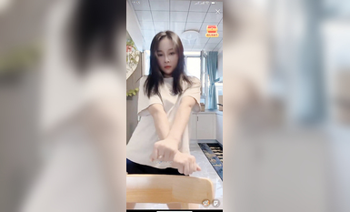 最新《瘋狂抖音》外篇之《抖音擦邊4》顏值主播各顯神通 閃現走光 刷邊瘋狂作死 扣逼漏奶 (170)