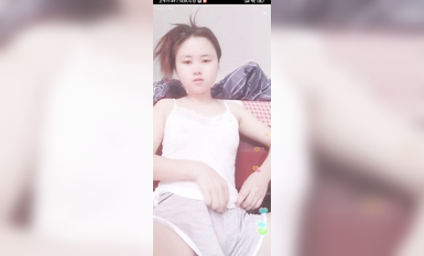 最新《瘋狂抖音》外篇之《抖音擦邊4》顏值主播各顯神通 閃現走光 刷邊瘋狂作死 扣逼漏奶 (35)