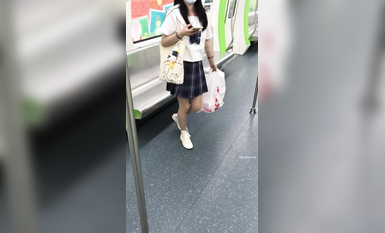 稀缺學姐專場 專業抄底靚麗制服學姐珍藏版 貼著美女屁股抄 有燈光加持畫質特好 超清4K原版 (8)