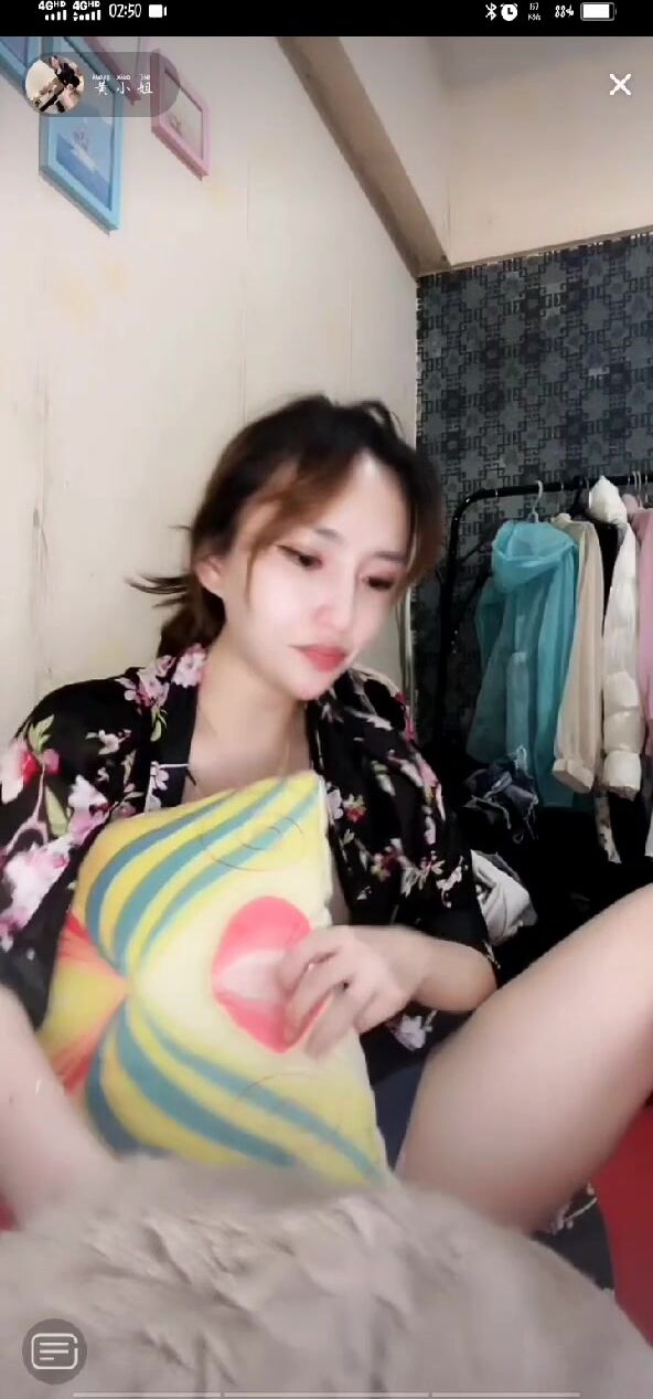 最新《瘋狂抖音》外篇之『三亞美女2』極品三亞外圍美女大秀身材 作死大尺度 摳B揉乳擠奶 (29)