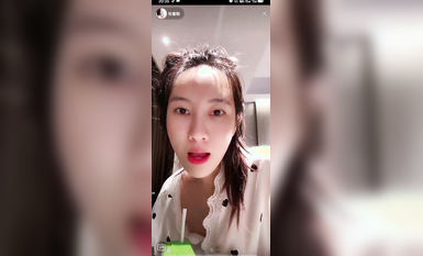 最新《瘋狂抖音》外篇之《抖音擦邊4》顏值主播各顯神通 閃現走光 刷邊瘋狂作死 扣逼漏奶 (38)