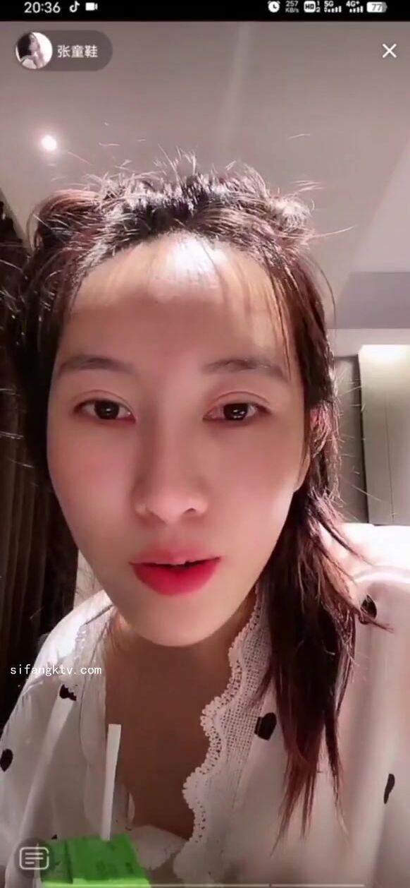 最新《瘋狂抖音》外篇之《抖音擦邊4》顏值主播各顯神通 閃現走光 刷邊瘋狂作死 扣逼漏奶 (38)