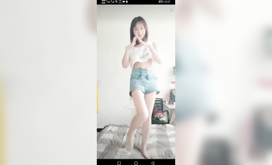 最新《瘋狂抖音》外篇之《抖音擦邊4》顏值主播各顯神通 閃現走光 刷邊瘋狂作死 扣逼漏奶 (78)