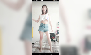 最新《瘋狂抖音》外篇之《抖音擦邊4》顏值主播各顯神通 閃現走光 刷邊瘋狂作死 扣逼漏奶 (78)