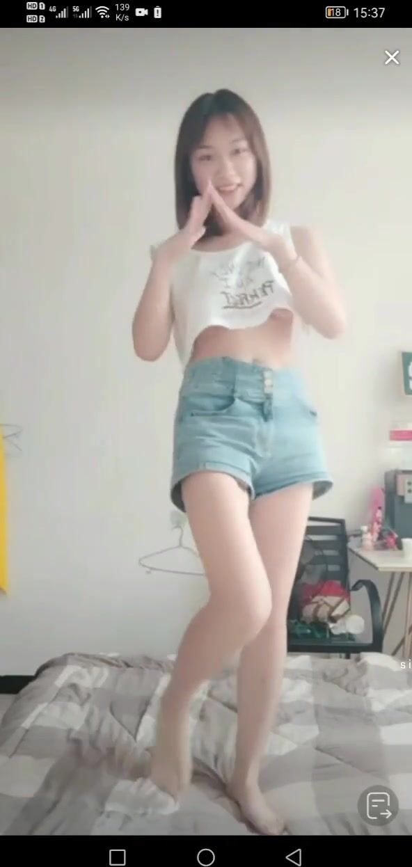 最新《瘋狂抖音》外篇之《抖音擦邊4》顏值主播各顯神通 閃現走光 刷邊瘋狂作死 扣逼漏奶 (78)