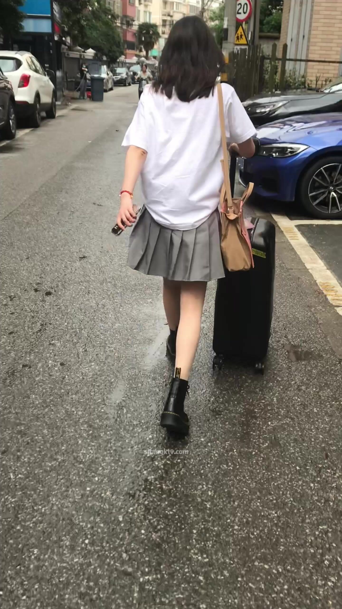 稀缺學姐專場 專業抄底靚麗制服學姐珍藏版 貼著美女屁股抄 有燈光加持畫質特好 超清4K原版 (52)