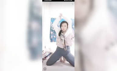 最新《瘋狂抖音》外篇之《抖音擦邊4》顏值主播各顯神通 閃現走光 刷邊瘋狂作死 扣逼漏奶 (111)