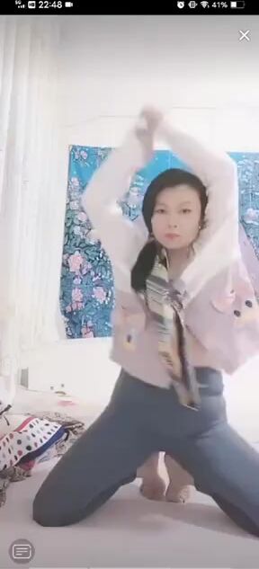 最新《瘋狂抖音》外篇之《抖音擦邊4》顏值主播各顯神通 閃現走光 刷邊瘋狂作死 扣逼漏奶 (111)