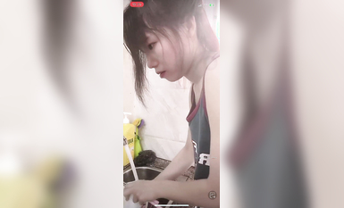 最新《瘋狂抖音》外篇之《抖音擦邊4》顏值主播各顯神通 閃現走光 刷邊瘋狂作死 扣逼漏奶 (84)