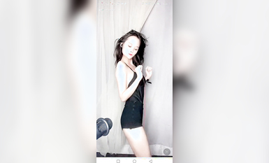 最新《瘋狂抖音》外篇之《抖音擦邊4》顏值主播各顯神通 閃現走光 刷邊瘋狂作死 扣逼漏奶 (31)