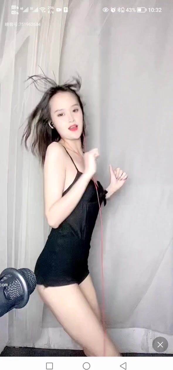 最新《瘋狂抖音》外篇之《抖音擦邊4》顏值主播各顯神通 閃現走光 刷邊瘋狂作死 扣逼漏奶 (31)