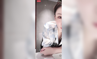 最新《瘋狂抖音》外篇之《抖音擦邊4》顏值主播各顯神通 閃現走光 刷邊瘋狂作死 扣逼漏奶 (169)