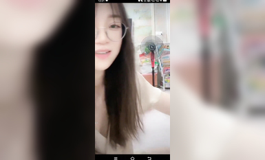 最新《瘋狂抖音》外篇之《抖音擦邊4》顏值主播各顯神通 閃現走光 刷邊瘋狂作死 扣逼漏奶 (46)