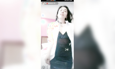 最新《瘋狂抖音》外篇之『三亞美女2』極品三亞外圍美女大秀身材 作死大尺度 摳B揉乳擠奶 (178)