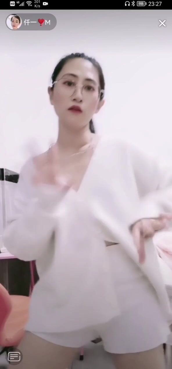 最新《瘋狂抖音》外篇之『三亞美女2』極品三亞外圍美女大秀身材 作死大尺度 摳B揉乳擠奶 (196)