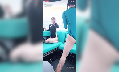 最新《瘋狂抖音》外篇之『三亞美女2』極品三亞外圍美女大秀身材 作死大尺度 摳B揉乳擠奶 (6)