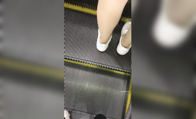 稀缺學姐專場 專業抄底靚麗制服學姐珍藏版 貼著美女屁股抄 有燈光加持畫質特好 超清4K原版 (5)