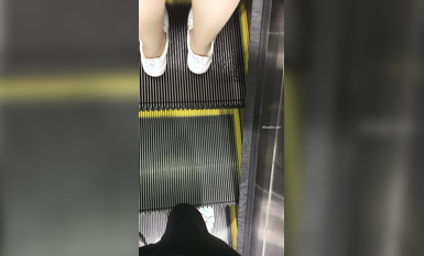 稀缺學姐專場 專業抄底靚麗制服學姐珍藏版 貼著美女屁股抄 有燈光加持畫質特好 超清4K原版 (5)