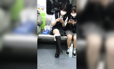 稀缺學姐專場 專業抄底靚麗制服學姐珍藏版 貼著美女屁股抄 有燈光加持畫質特好 超清4K原版9051 (1)